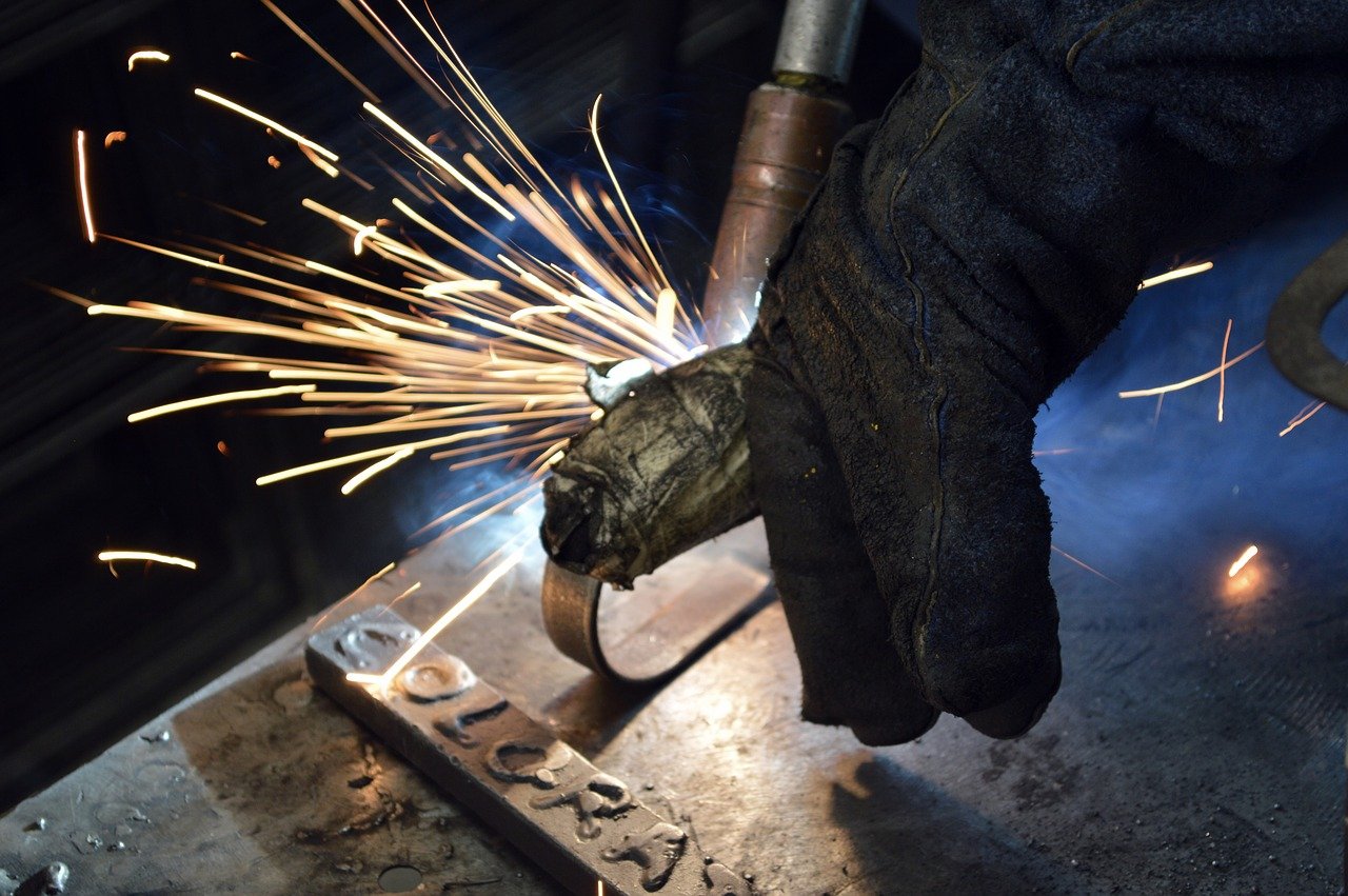 welder working